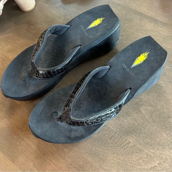 VOLATILE Frappachino Wedge Style Flip Flop black 10 - Picture 2 of 4